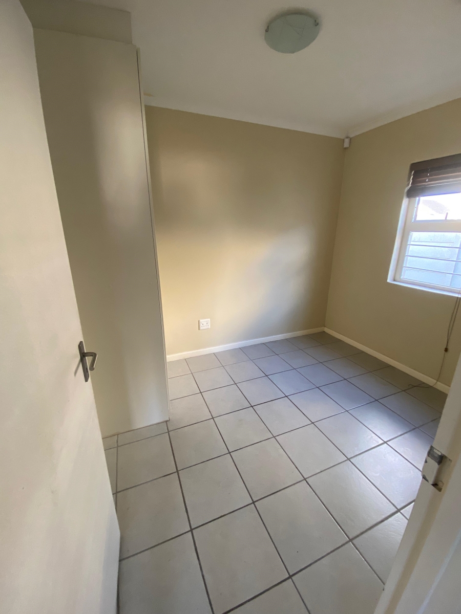 3 Bedroom Property for Sale in Pelican Park Western Cape